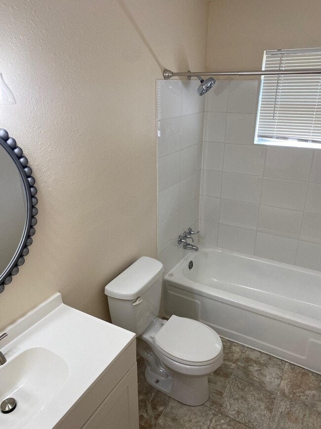 Building Photo - 202 Joy Dr