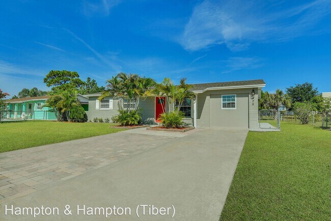 Foto del edificio - 4 br, 1.5 bath House - 475 LEAR STREET