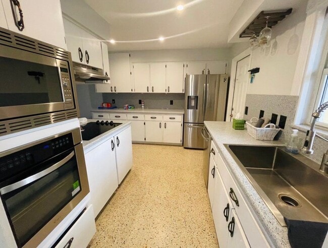 Foto del edificio - 245 Bel Forest Dr