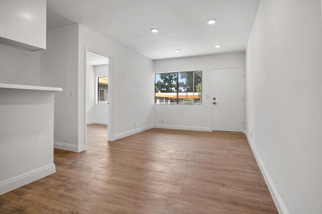 Building Photo - 7075 Lanewood Ave