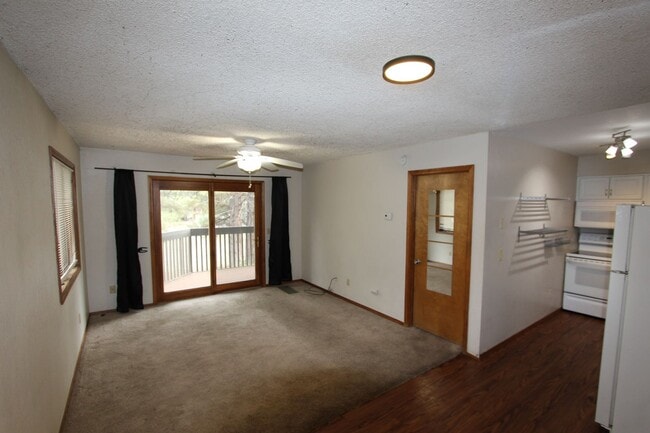 *LEASE PENDING* 1BR Country Club Condo | Large Deck + In-Unit Washer & Dryer - *LEASE PENDING* 1BR Country Club Condo | Large Deck + In-Unit Washer & Dryer