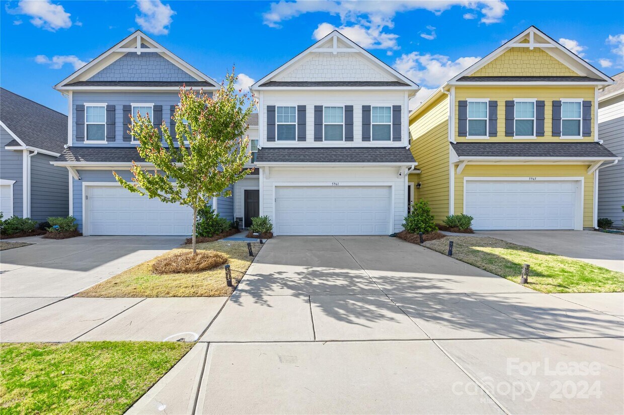 Foto principal - 5961 River Mdw Ct