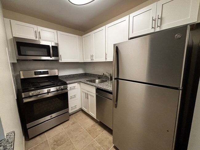 Building Photo - 109 Babcock St