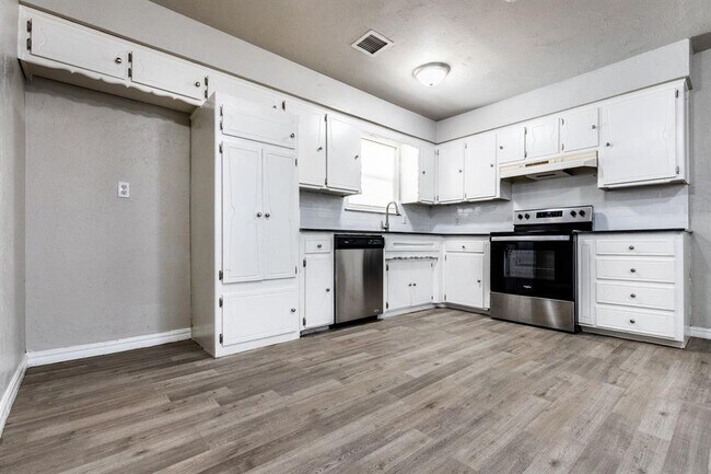 Foto del edificio - 617 Queensboro Pl