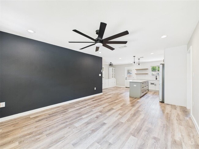 Foto del edificio - 8810 Slayton Dr