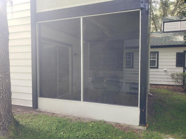 Foto del edificio - 7912 Midway Dr Terrace