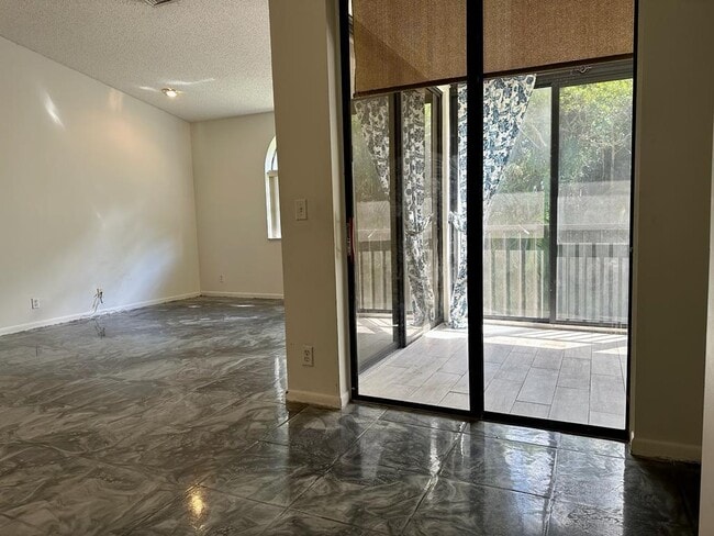 Building Photo - 5438 Verona Dr