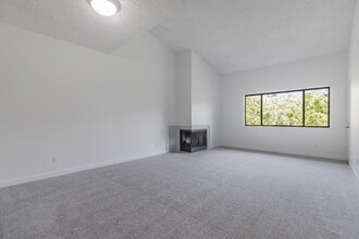 Building Photo - 4681 Albany Cir