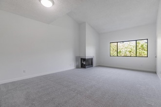 Building Photo - 4681 Albany Cir