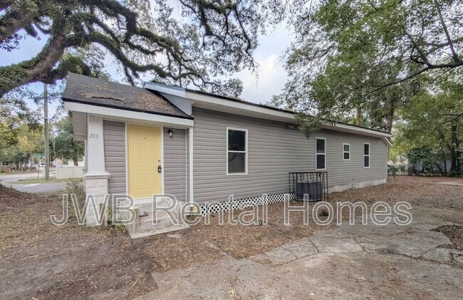 Building Photo - 203 Spring St