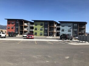 Building Photo - 2420 Tschache Ln