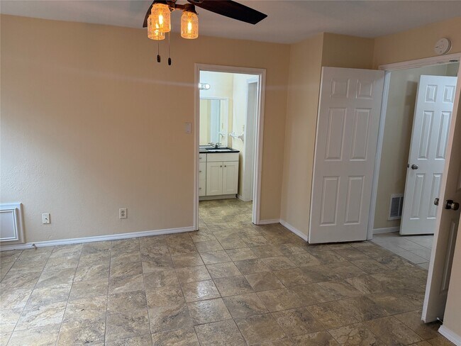 Foto del edificio - 9 Dewthread Ct