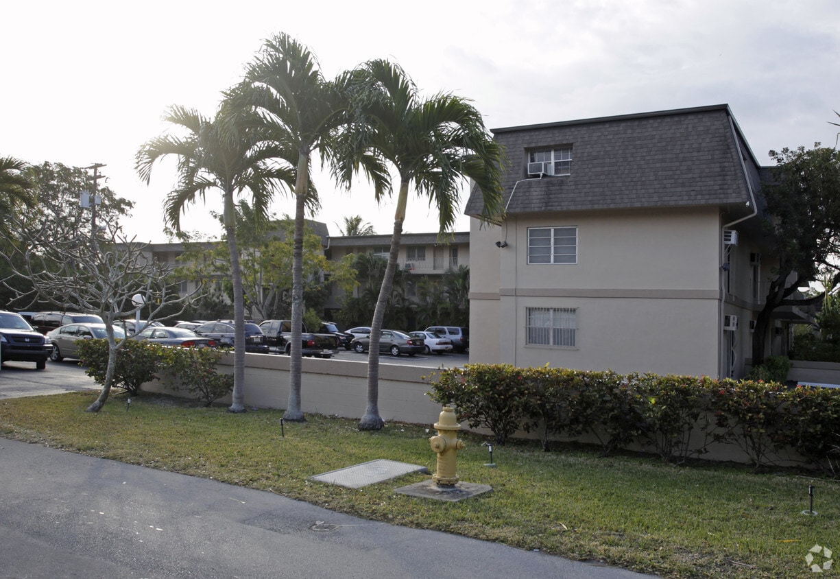 Foto del edificio - Palm Plaza Apartments
