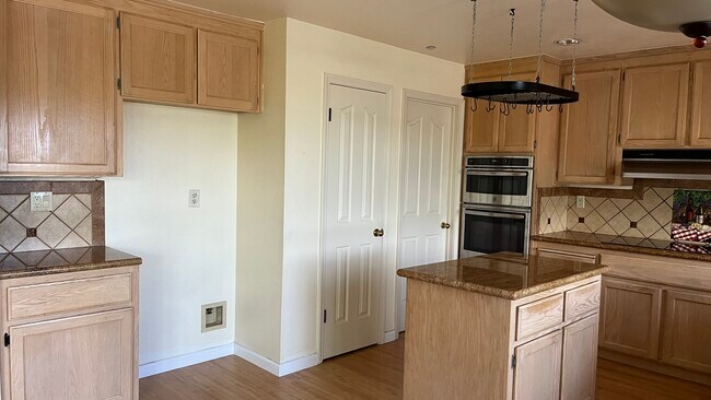 Foto del edificio - 1079 Sandhurst Dr