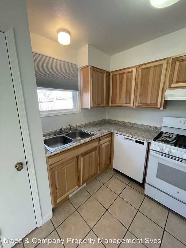 Building Photo - 2 br, 1 bath House - 2702 Cl. de Oriente N...