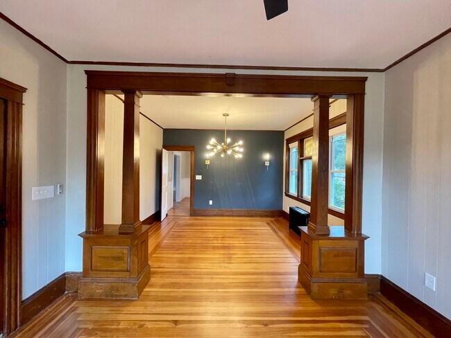 Building Photo - 19 Lucy St