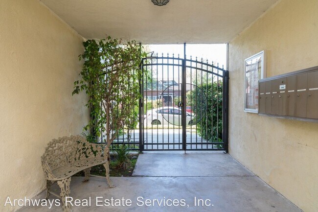 Building Photo - 10725 Acama St