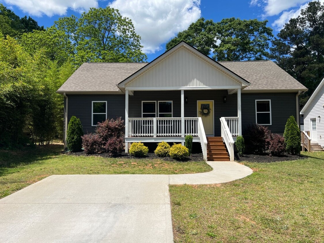 236 Stone Ave, Woodruff, SC 29388 House Rental in Woodruff, SC