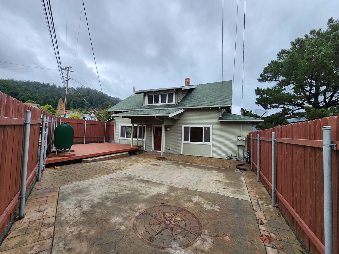 Primary Photo - Single Family Home in Rio Dell!