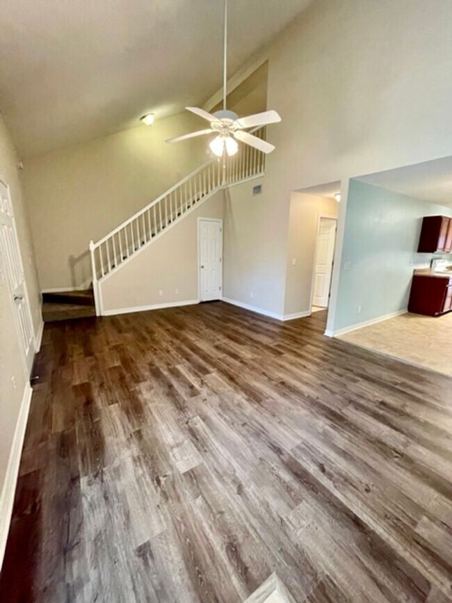 Foto del edificio - Nice 3 Bedroom FWB Townhome For Rent!