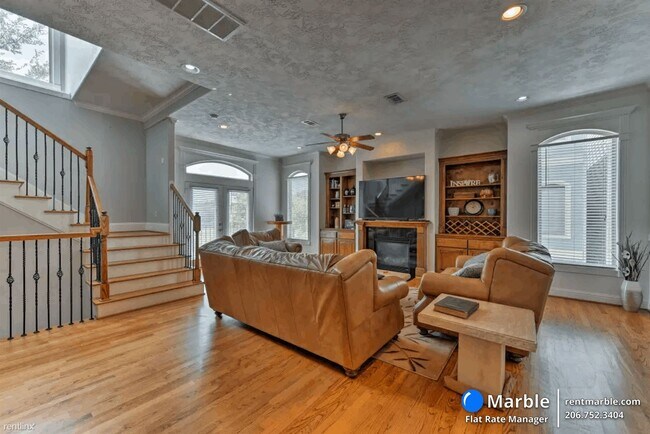 Foto del edificio - 3 br, 3.5 bath Townhome - 5204 Nett St Unit A