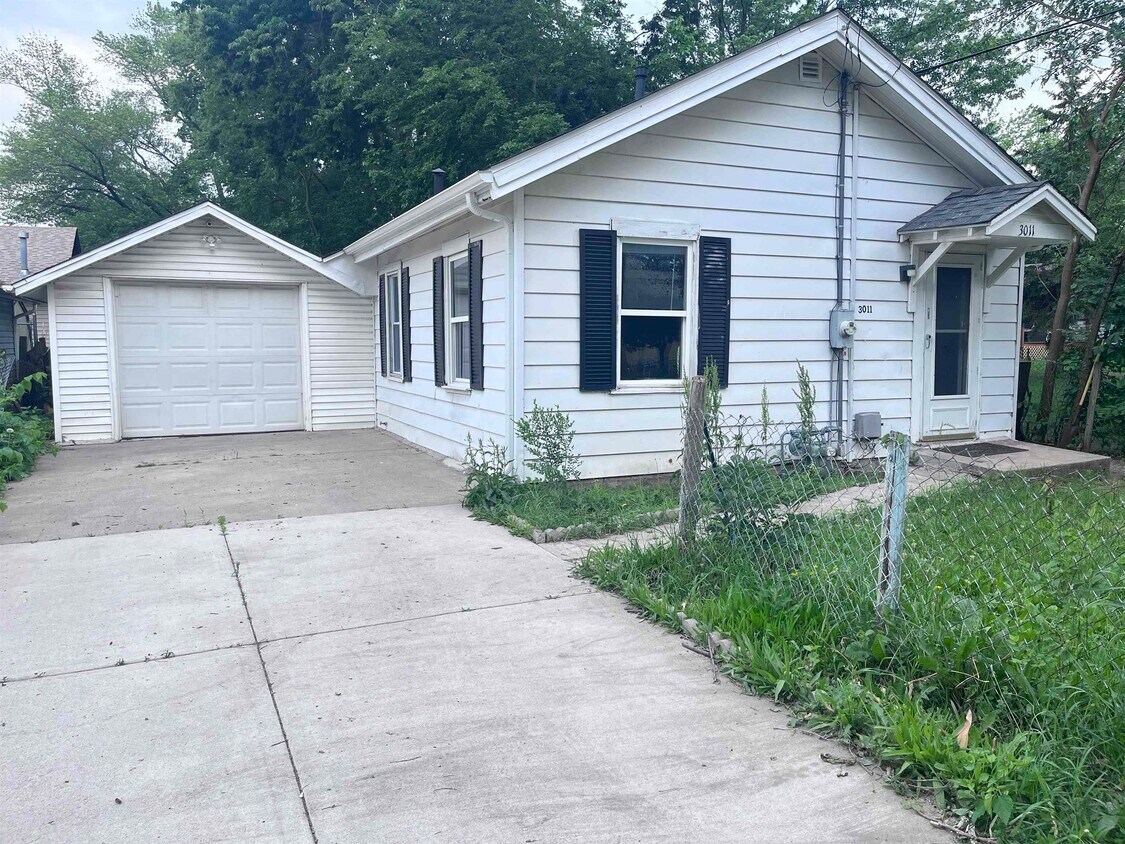 Foto principal - 3011 Saner Ave