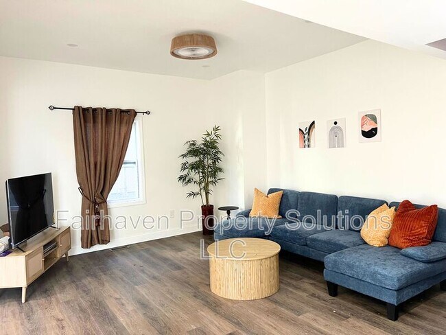 Foto del edificio - 2827 E 5th Ave