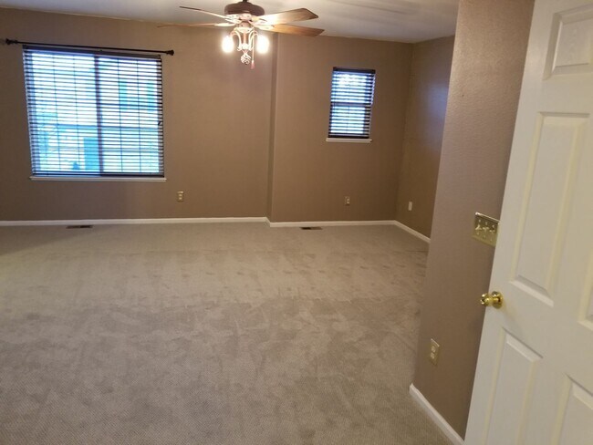 Building Photo - Stunning home for Rent on Riverbay GR