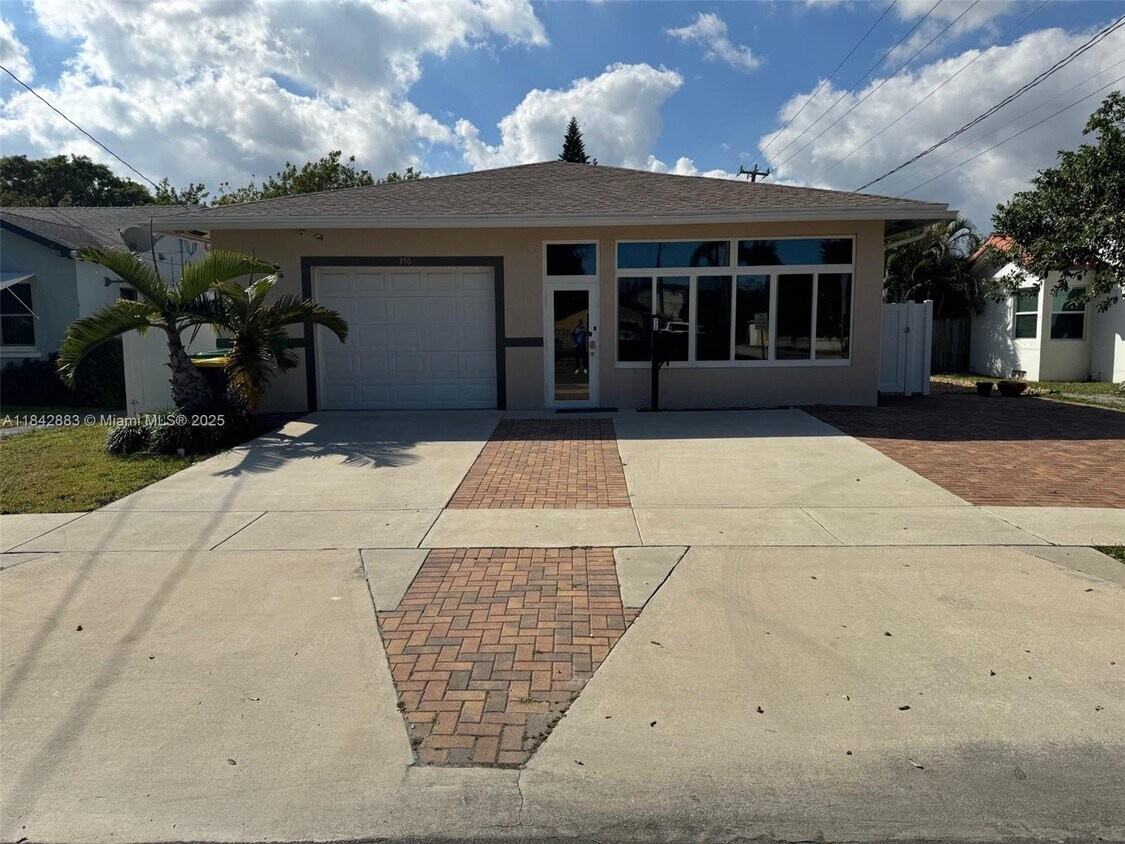 Foto principal - 350 SW 2nd Ave