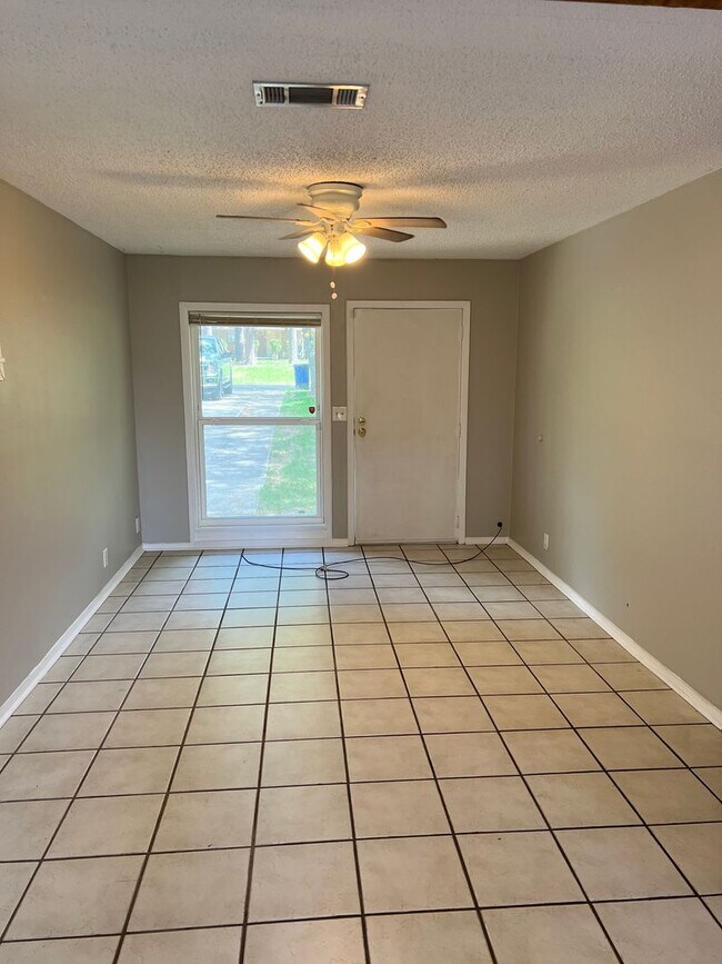 Building Photo - Coming Soon! Southern Hills! 3 bedroom wit...
