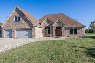 Building Photo - 256 W Brookville Rd