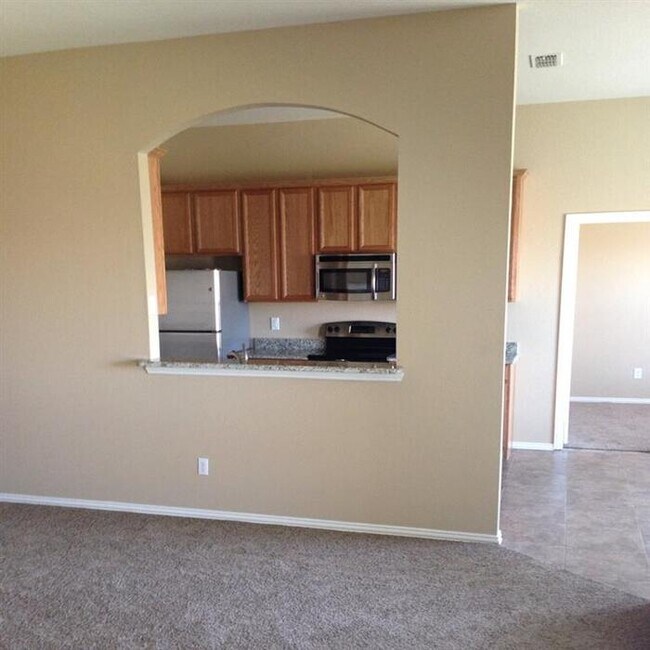 Building Photo - 909 Mesa Vista Dr