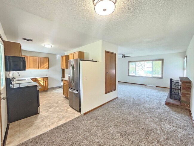 Foto del edificio - $2,500 - 4 Bed / 2 Bath Beautiful Home in ...