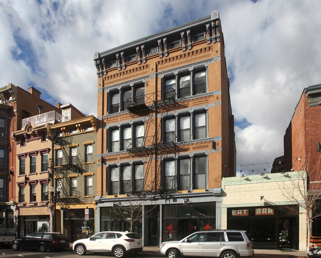 Building Photo - 1207-1209 Vine St