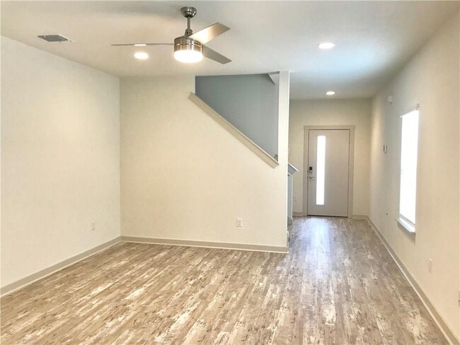 Foto del edificio - 10408 Fulton Ave