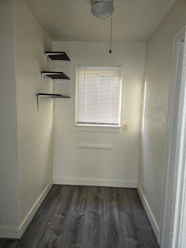 Foto del edificio - 2808 1/2 Hillcrest Dr