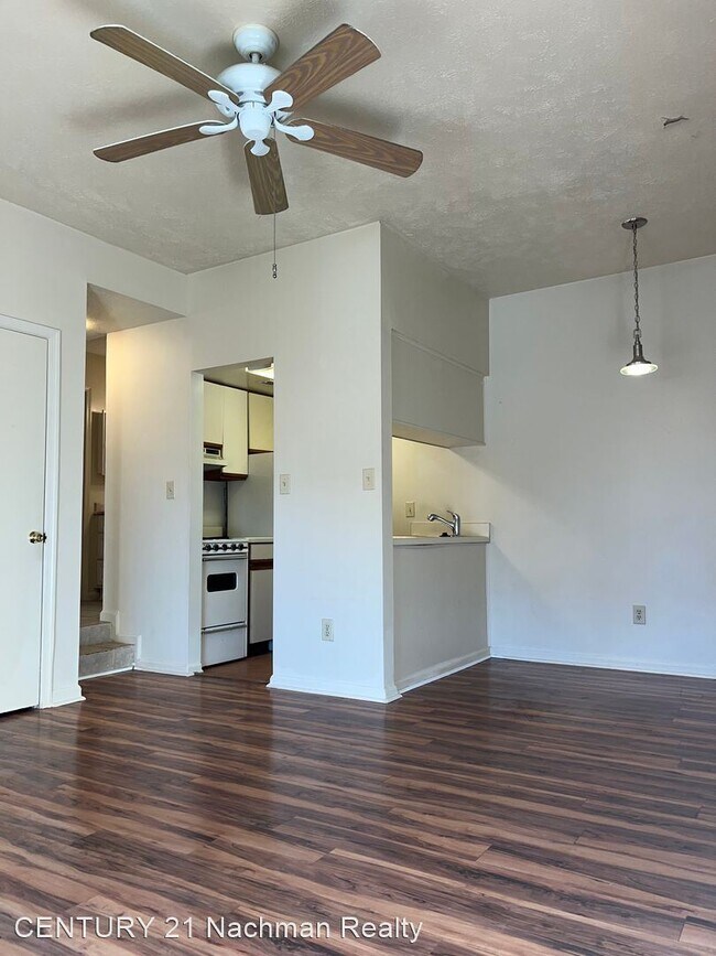 Building Photo - 1 br, 1 bath House - 14 Pacific Drive