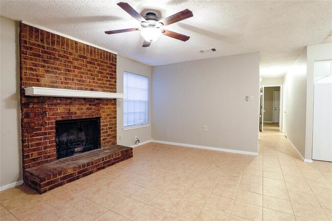 Building Photo - 503 Crowley Rd