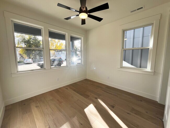 Foto del edificio - 626 E Krall St