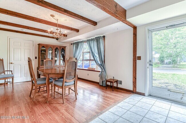 Foto del edificio - 24 Peach Tree Rd