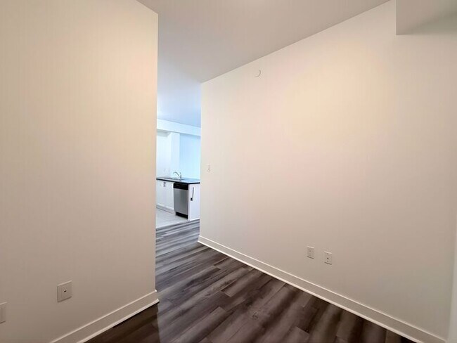 Building Photo - 125 Shoreview Pl