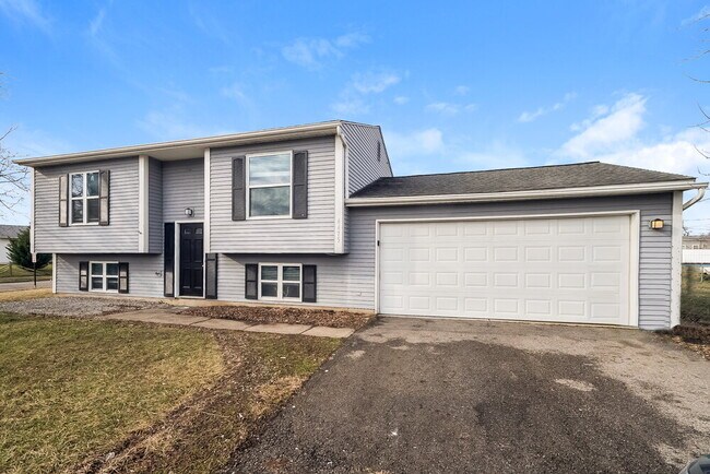 Building Photo - 4475 Charlotte Rd