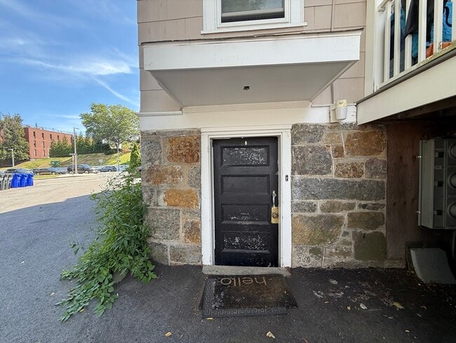 Building Photo - 731 Cambridge St