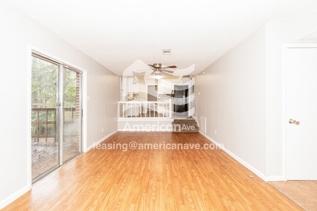 Building Photo - 404 Laurie Ln