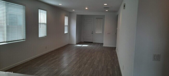 Building Photo - 9211 W Sells Dr