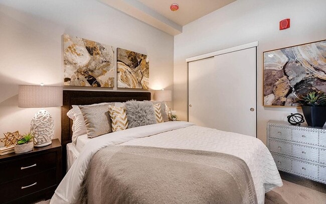 Building Photo - Tennyson44