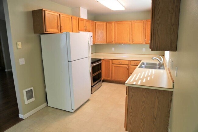 Foto del edificio - 3 bed 2 bath Big Garden, Close to park and...