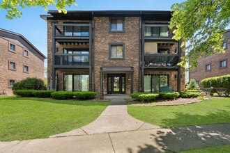 Building Photo - 15128 Quail Hollow Dr