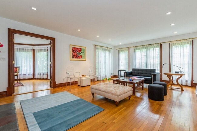 Foto del edificio - 285 Arch Rd