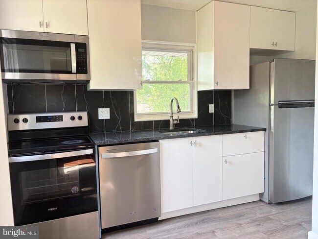 Foto del edificio - 9103 Wallace Rd